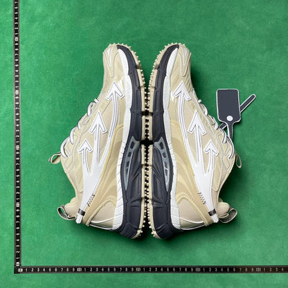 Be Right Back Cream and Black Sole
