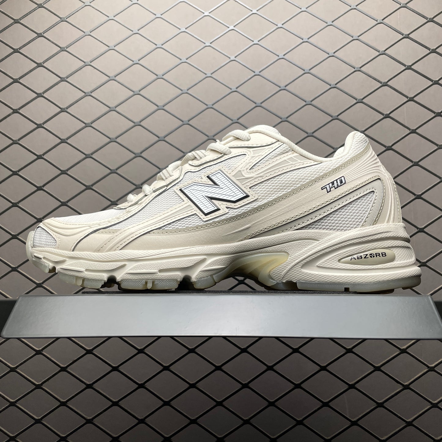 740 Triple Cream / Off-White
