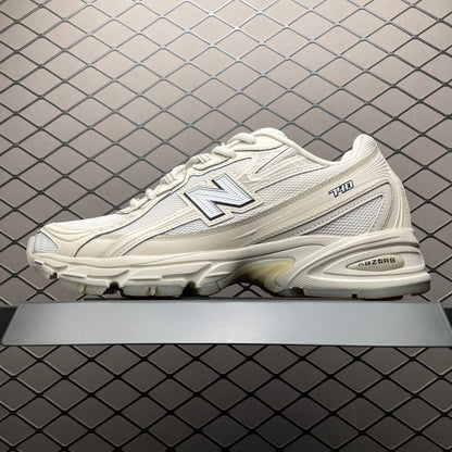 740 Triple Cream / Off-White