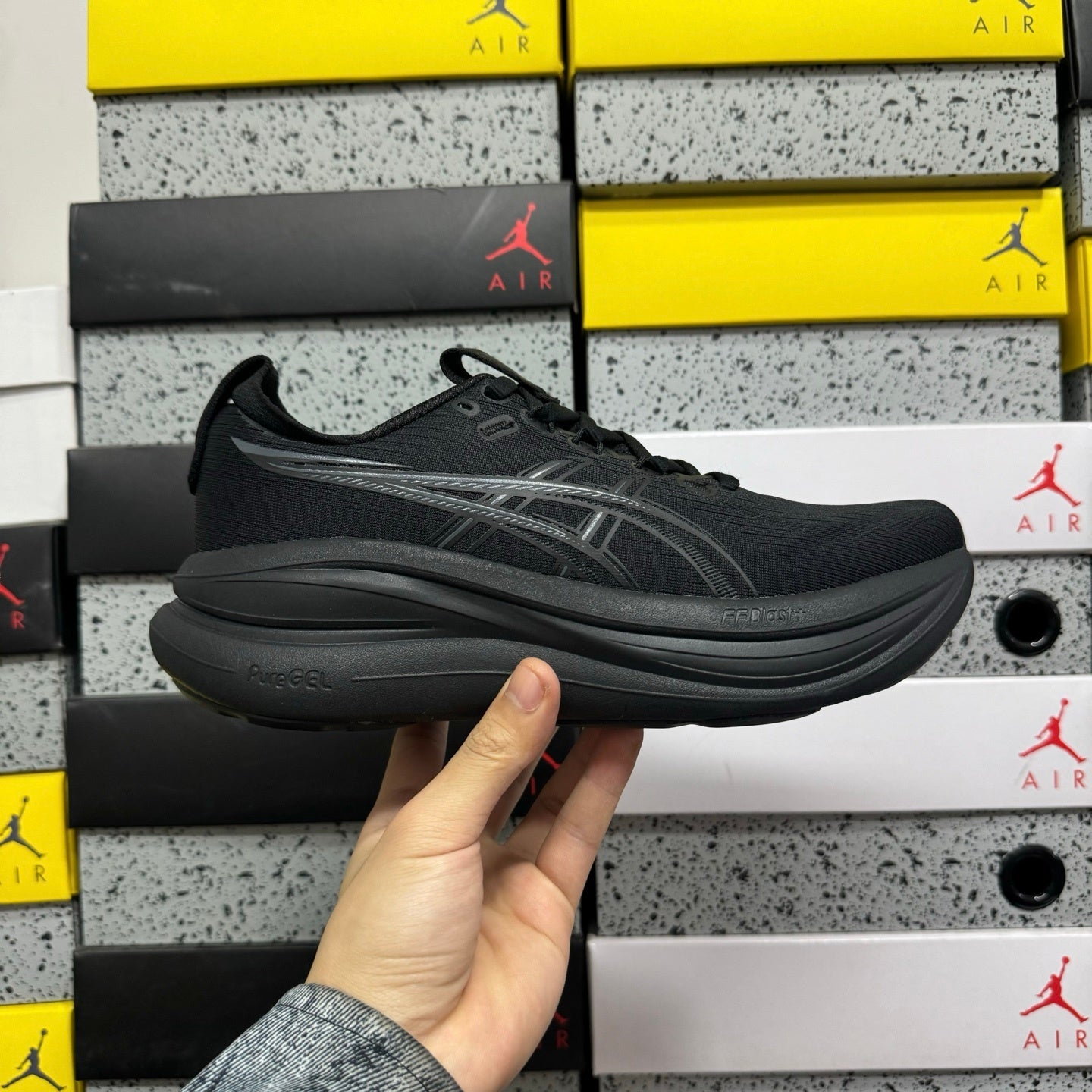 GEL-NIMBUS 28 Black