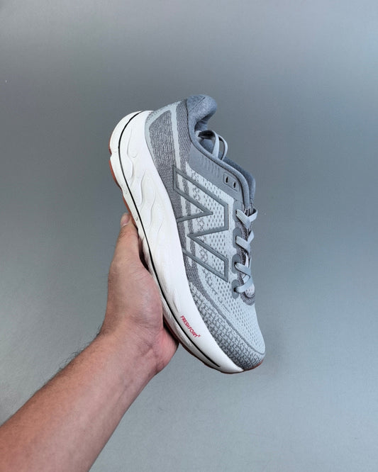 880 Grey and White