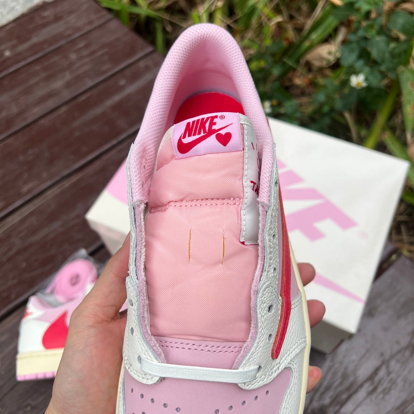 AJ1 Travis Reverse Mocha Pink
