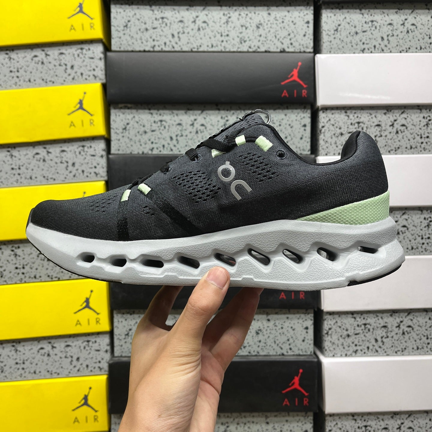On Cloudsurfer Black Grey