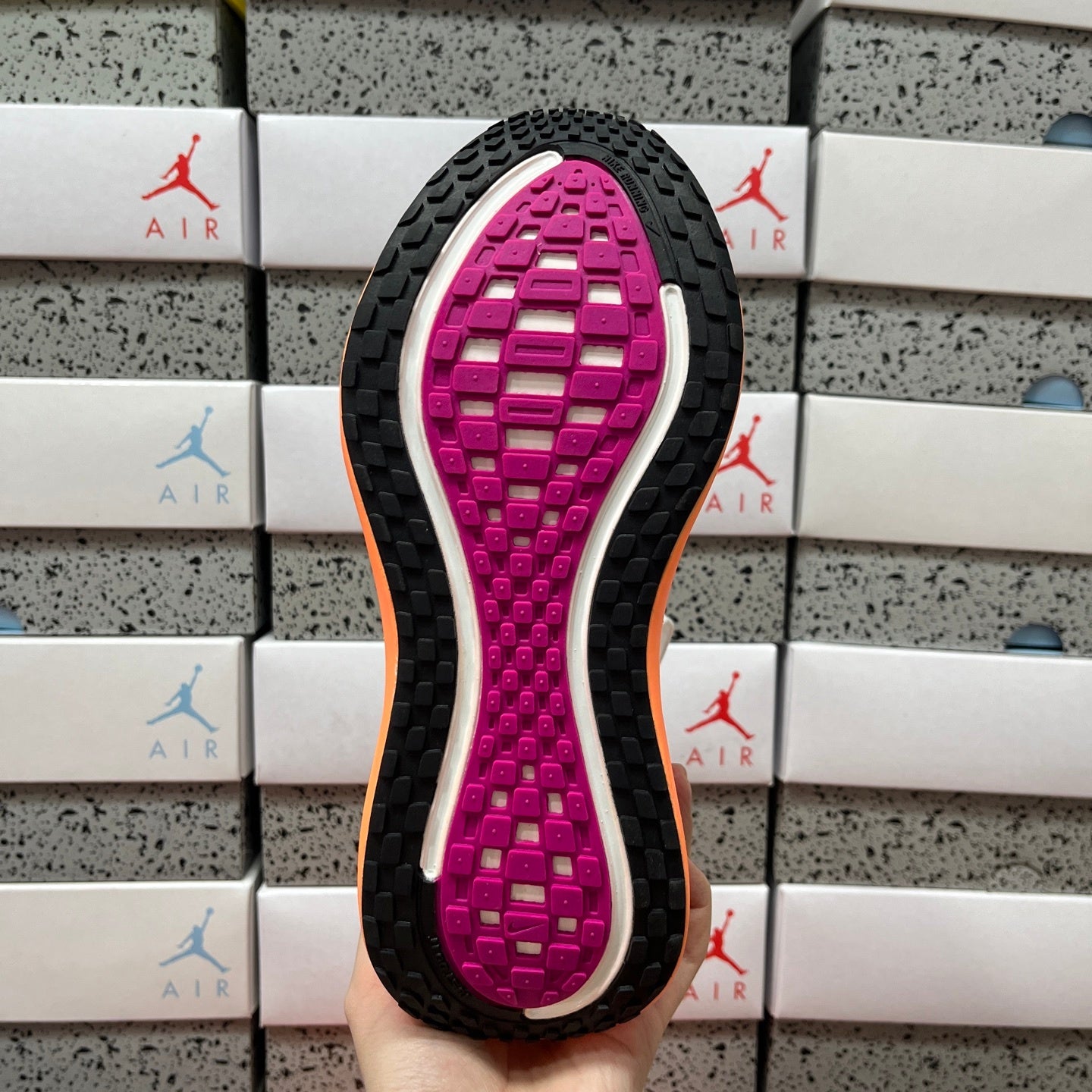 Vomero Plus Black-Fire Pink