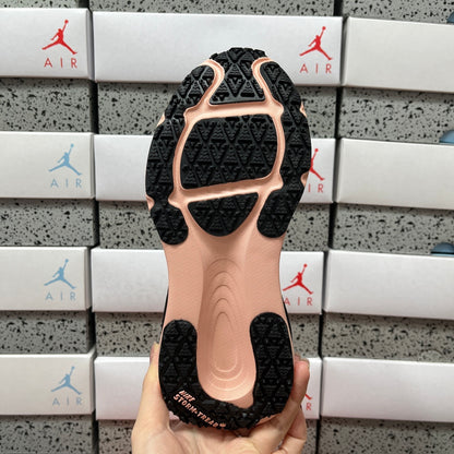 Vomero Plus Black Pink