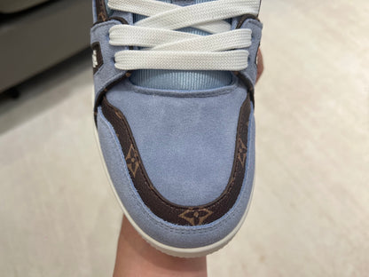 Trainer Blue