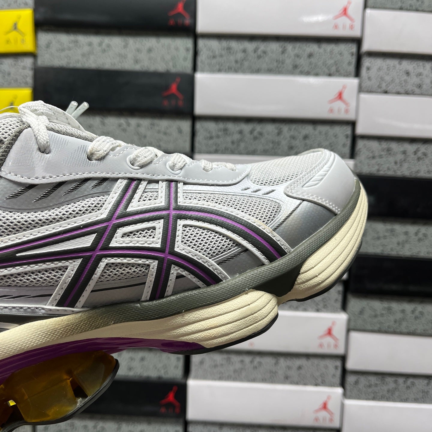 Gel-Kinetic Fluent White and Purple