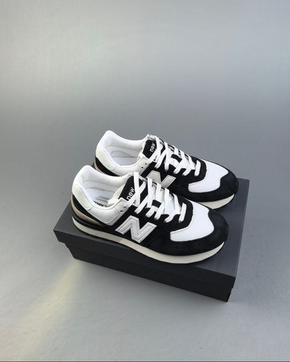574 Classic Black and White