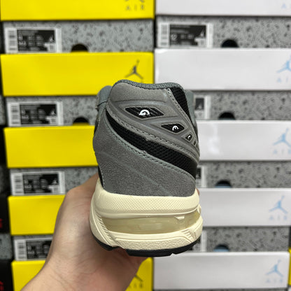 Gel-1130 Black/ Carbon