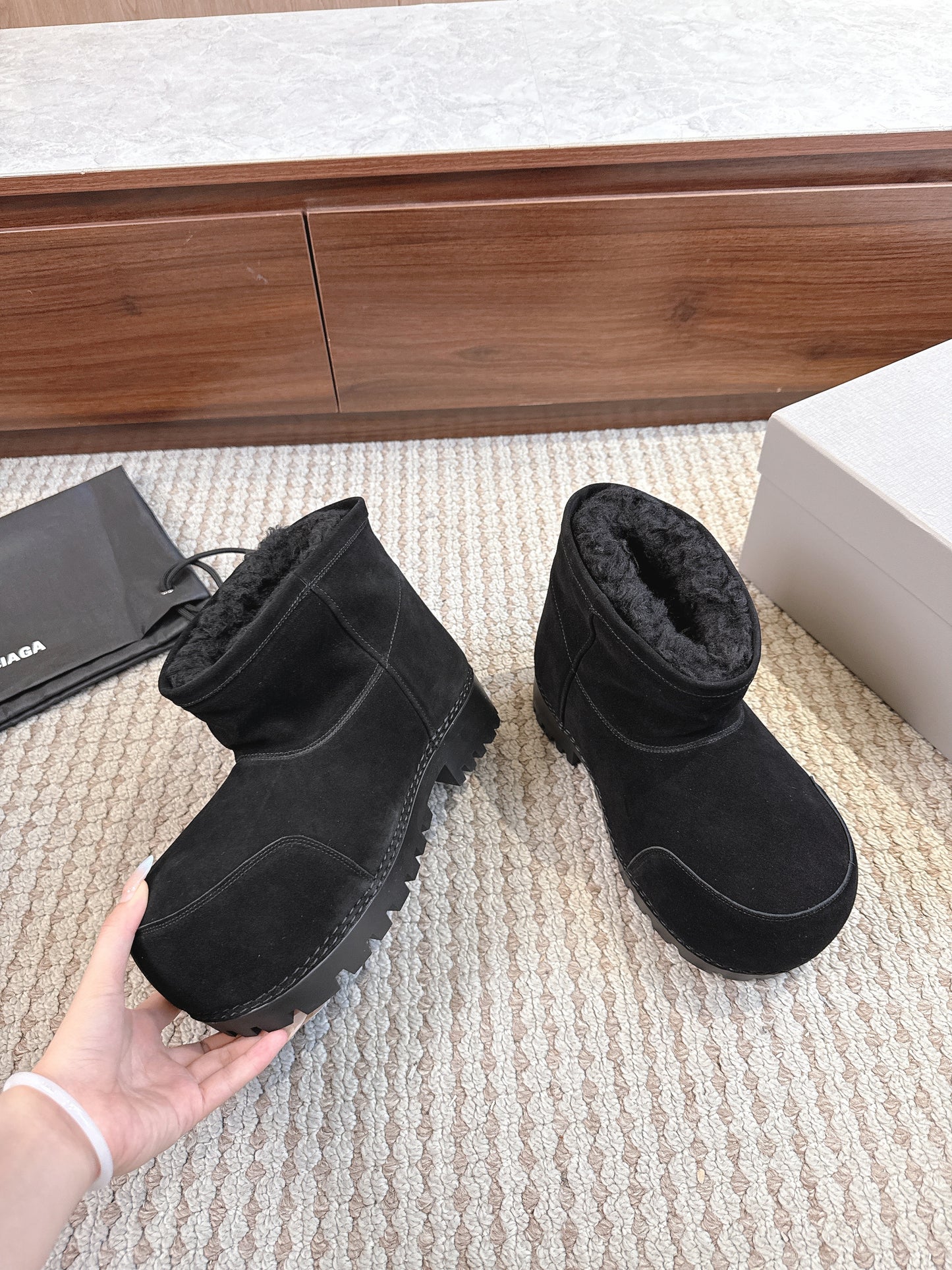 BLG Alaska Suede Boots Black