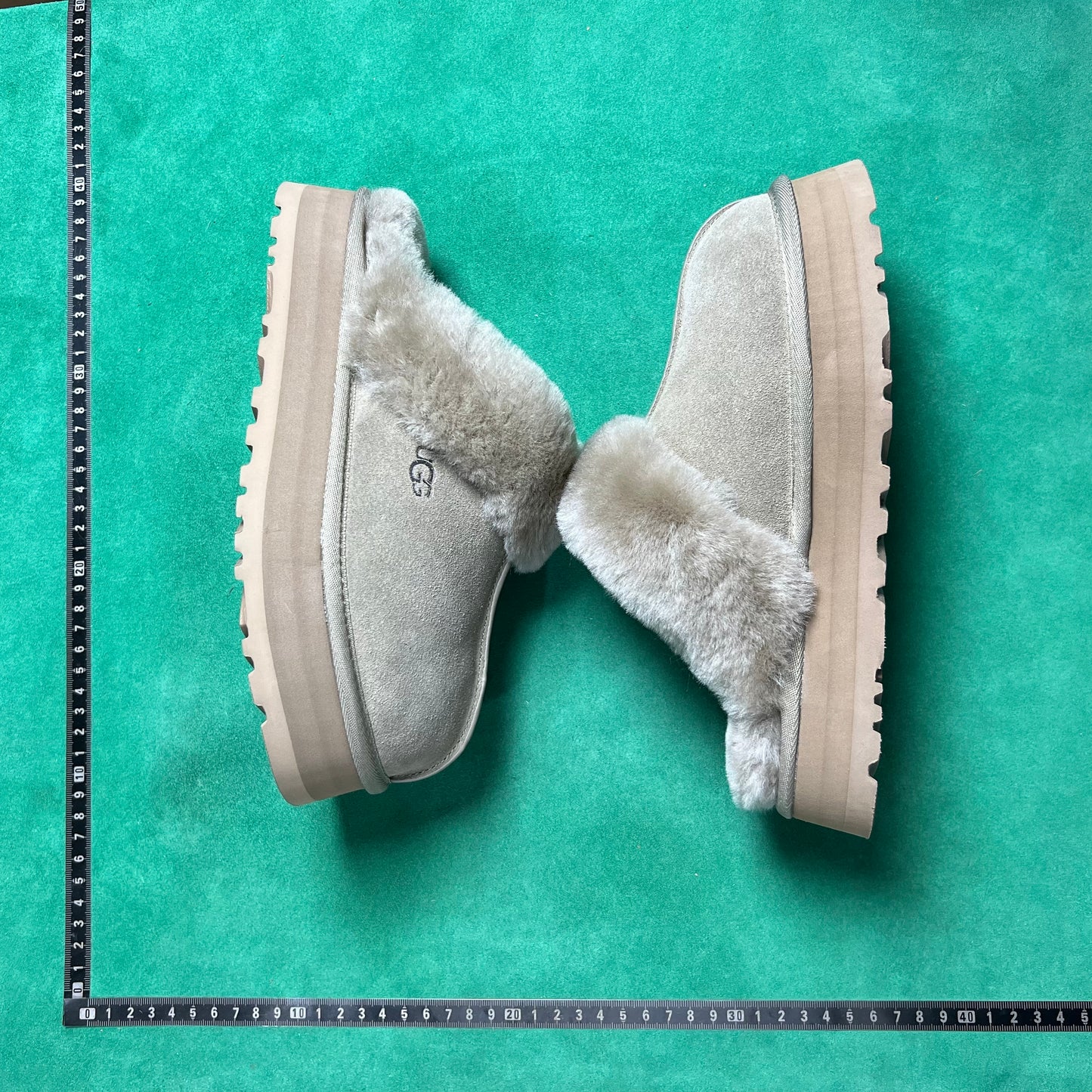 UGG
