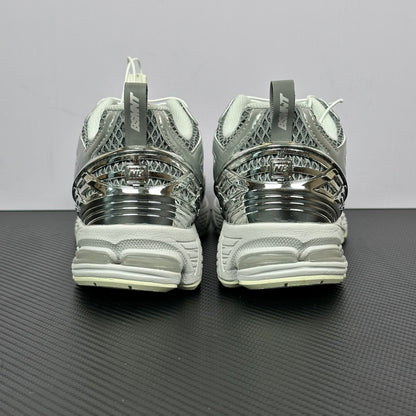 1906 Metallic Silver / Ivory