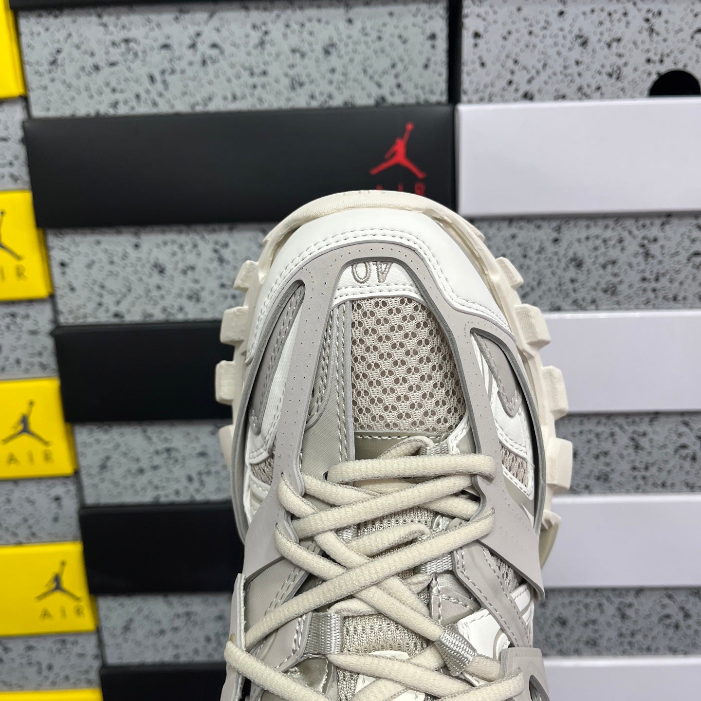 BLG Track Beige Speckled