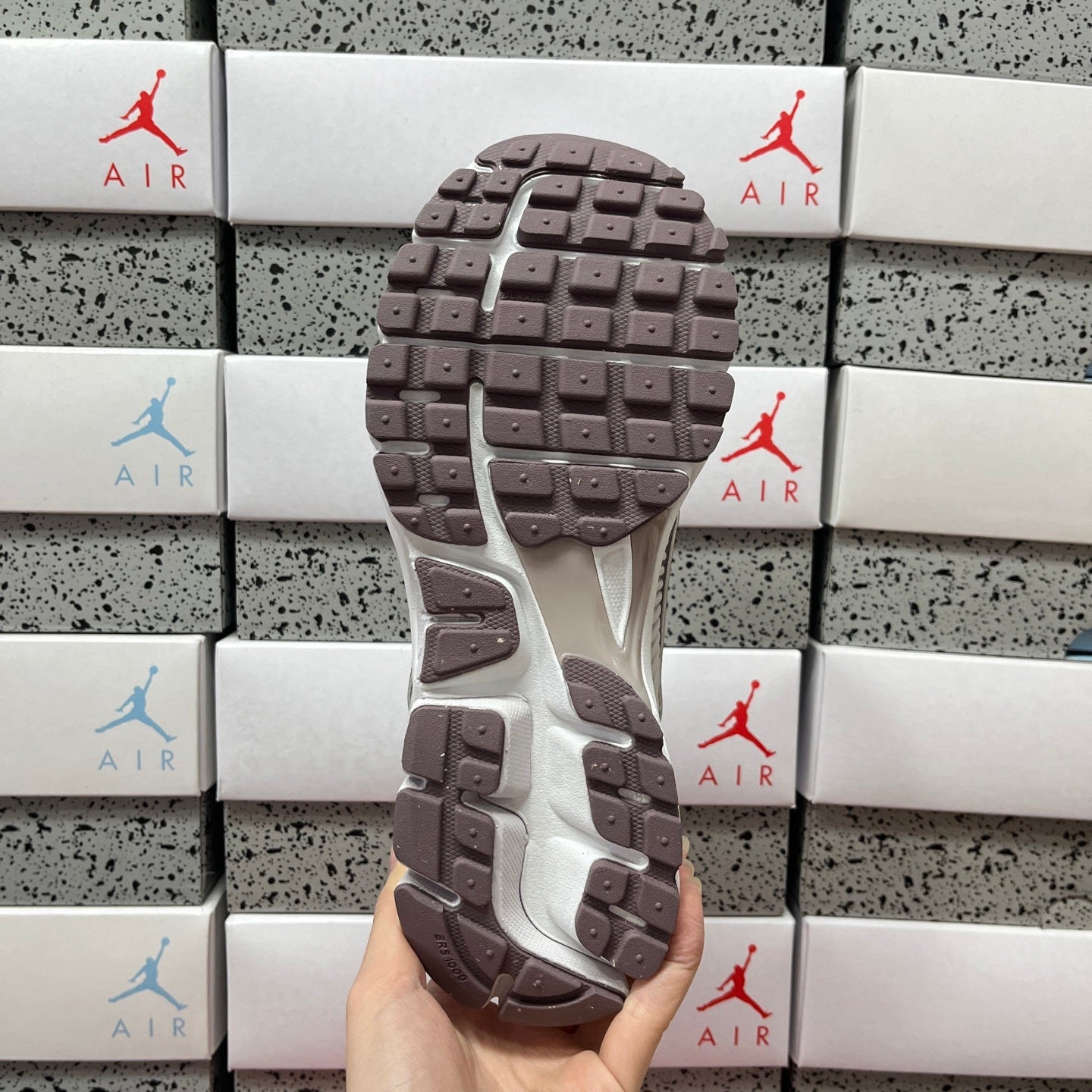 Vomero 5 Grey Metallic Silver