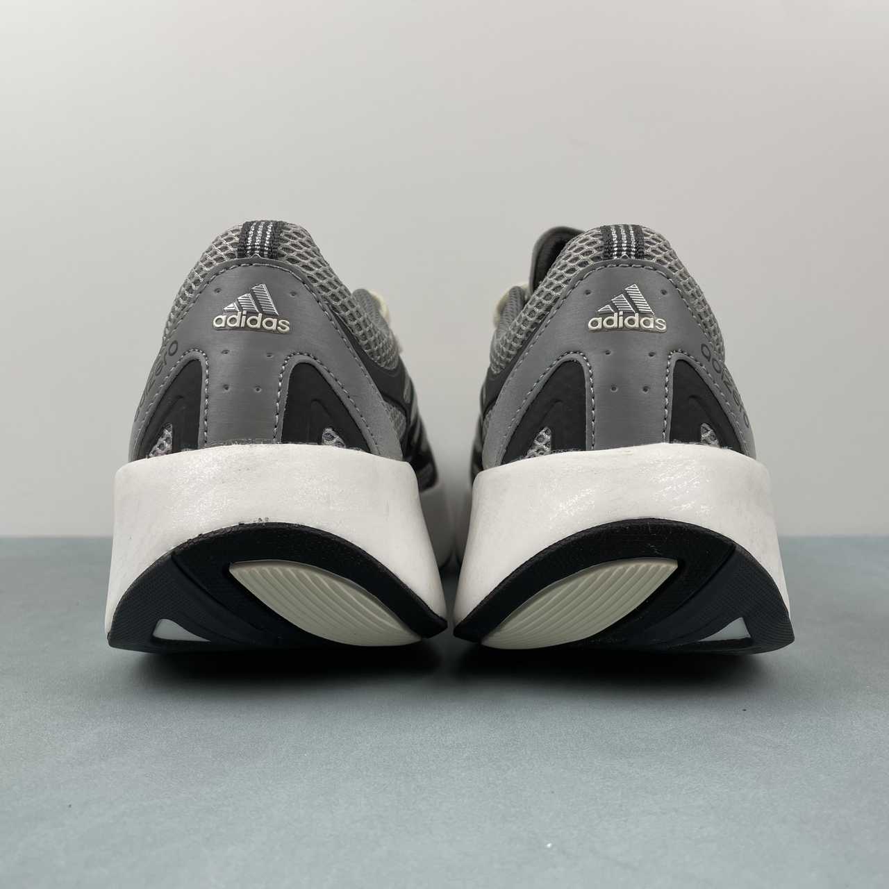 Adizero Aruku Grey Black