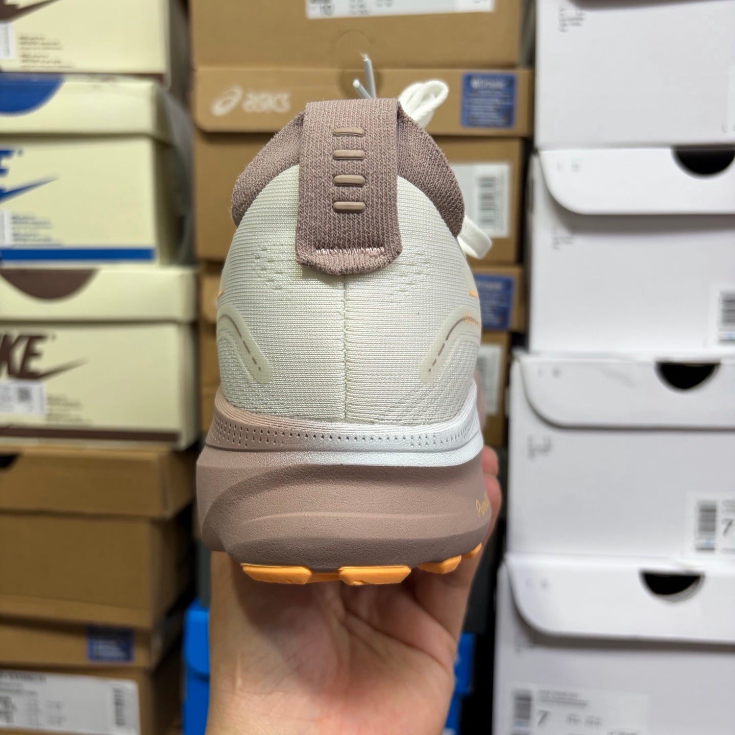GEL-KAYANO 32 Beige/White