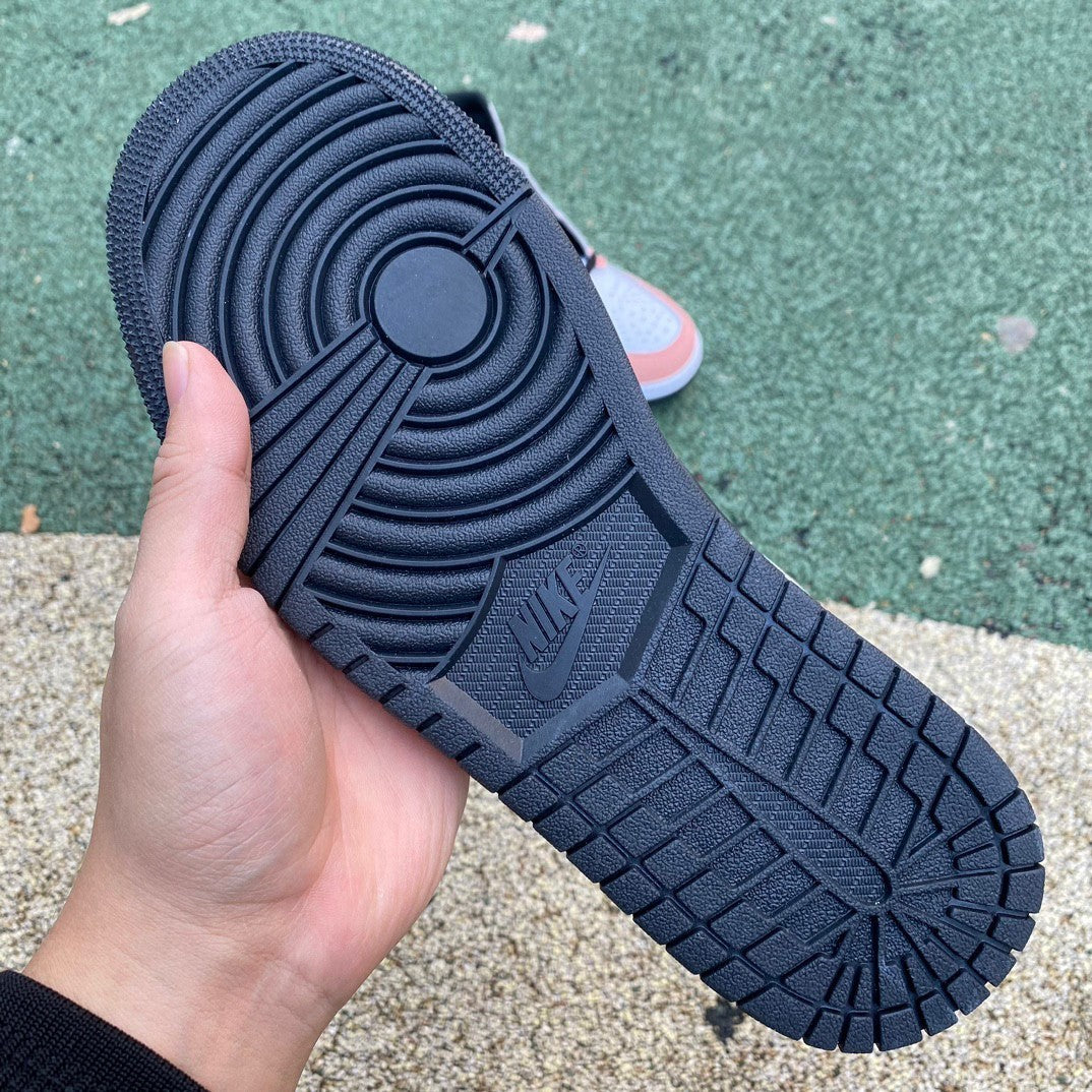 AJ1 MID Flight Club