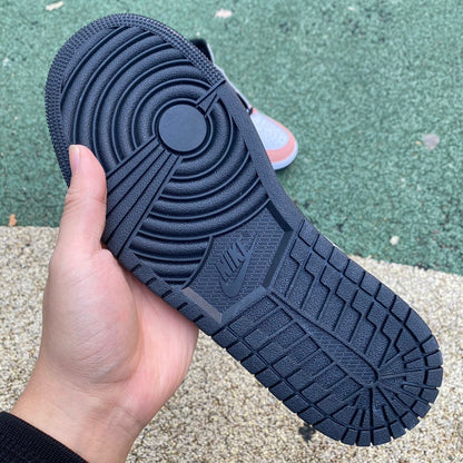 AJ1 MID Flight Club