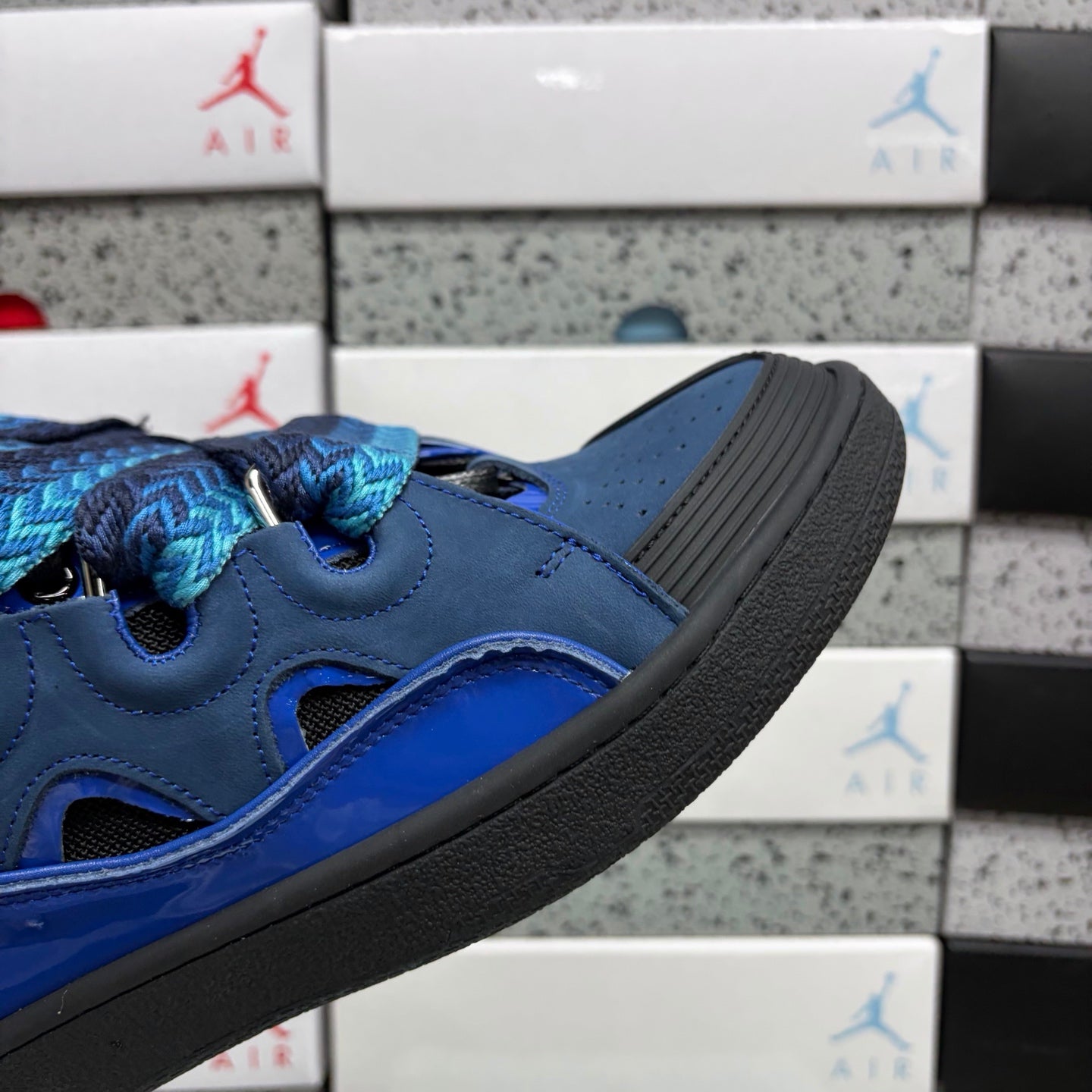 Curb Azul