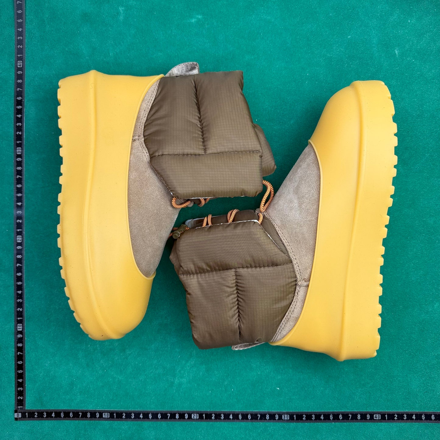 TT UGG CLASSIC MINI Lace-Up Weather