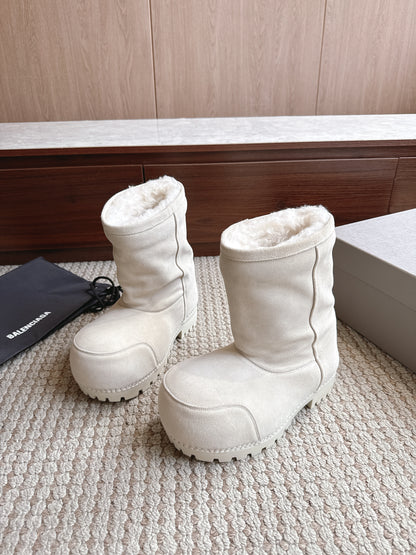 BLG Alaska Suede Boots White