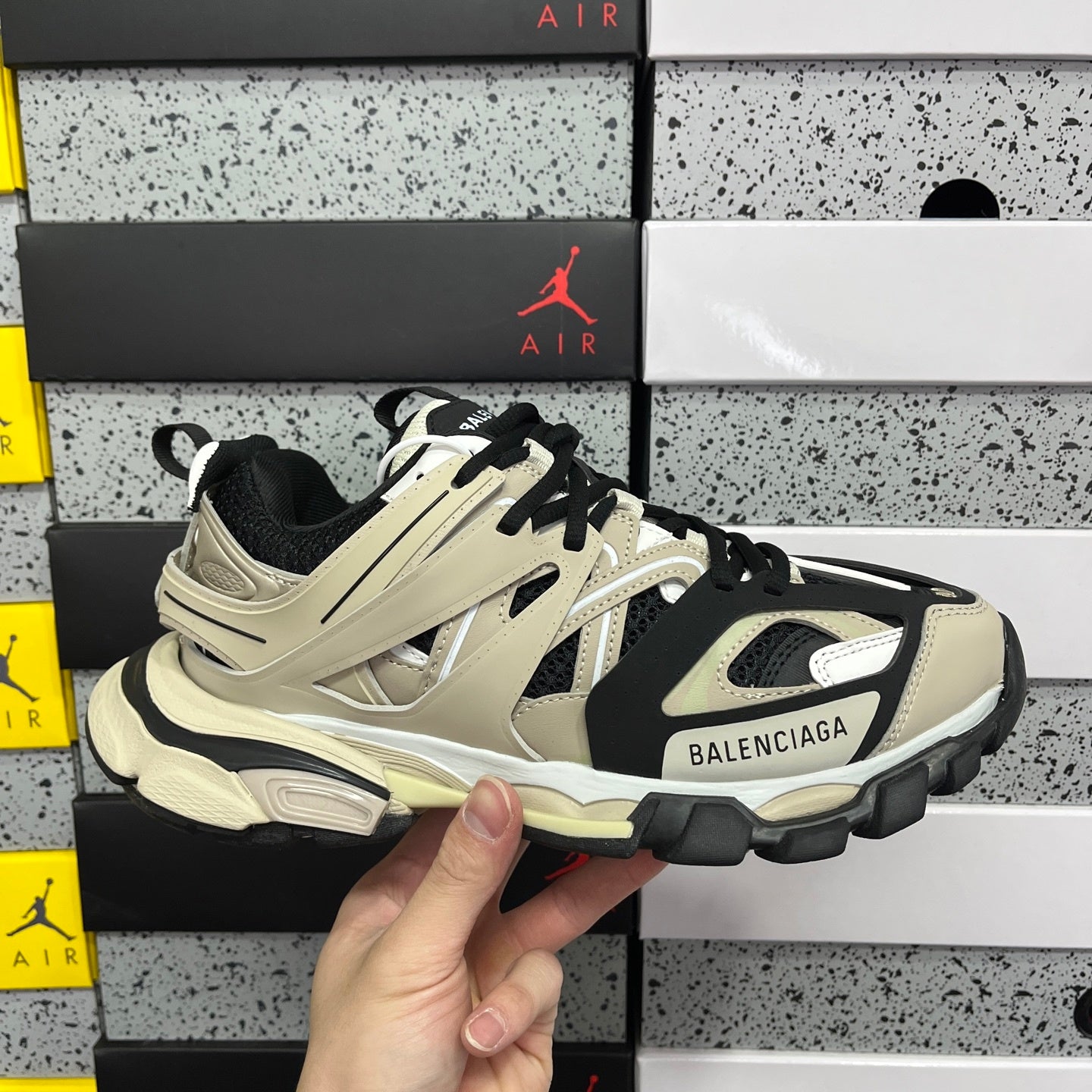 BLG Track Beige Black