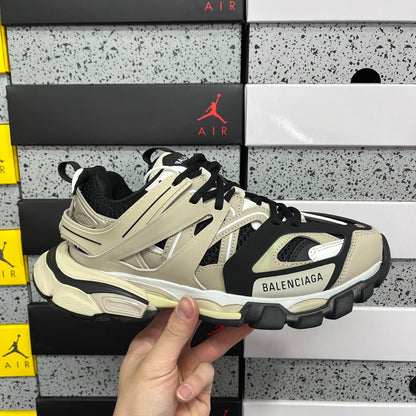 BLG Track Beige Black
