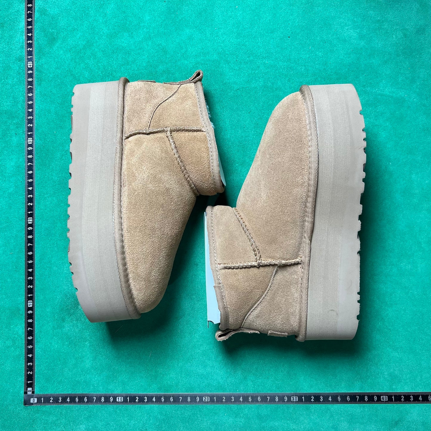 UGG