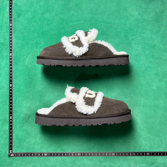 UGG