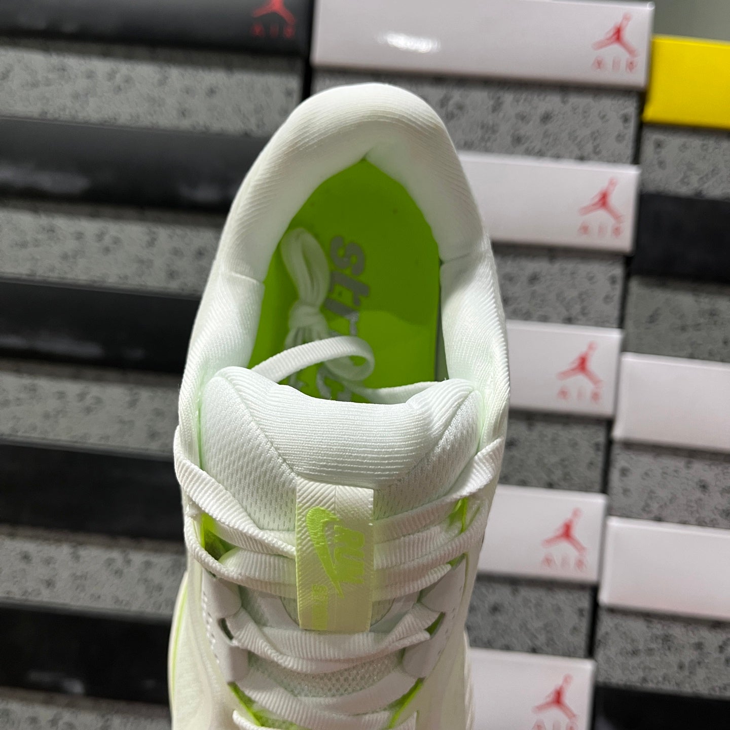 Structure 26 Summit White Barely Volt