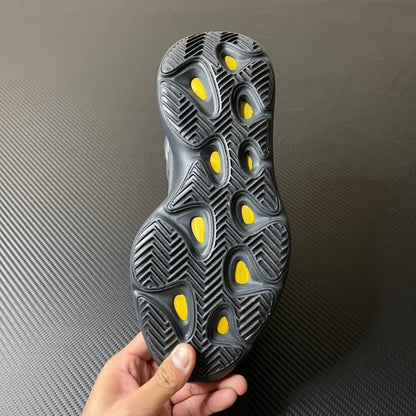 700 V3 Black