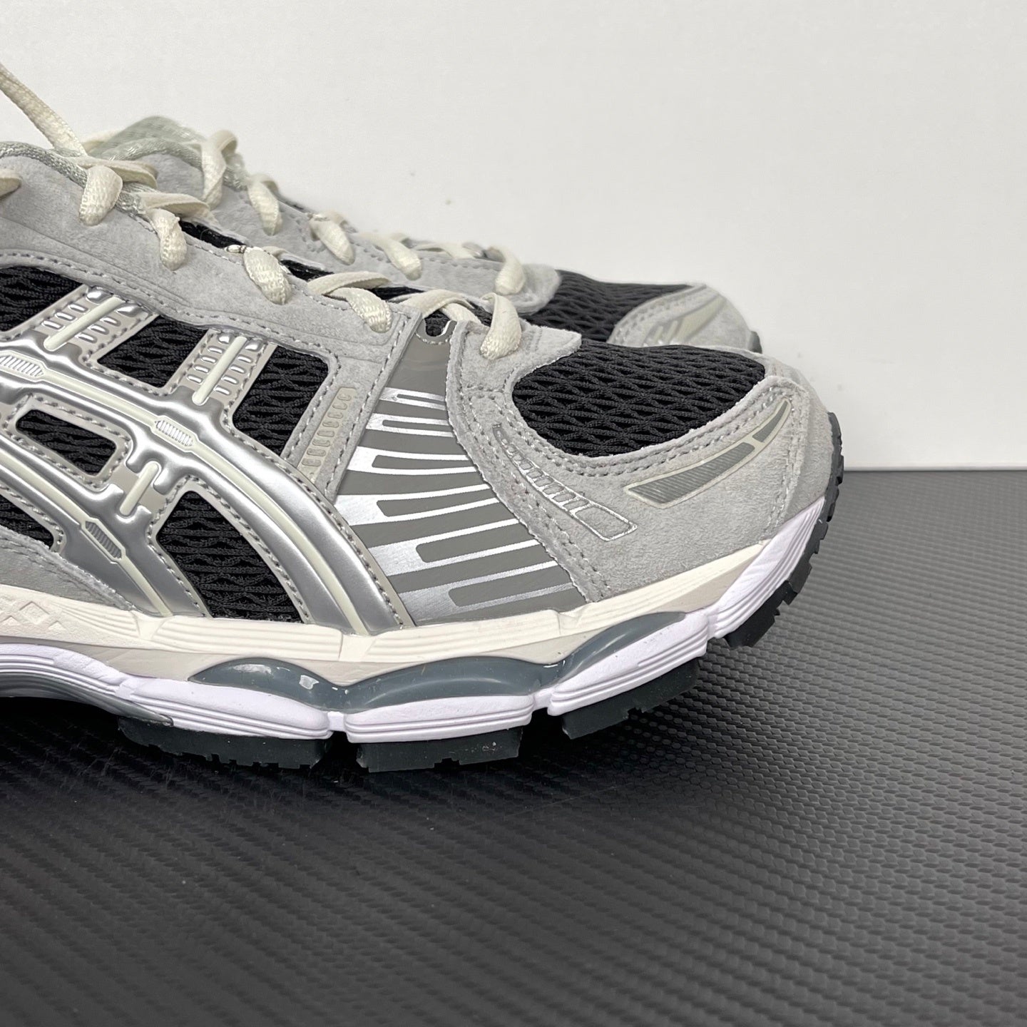 Kayano 14 Black / Silver / Cream