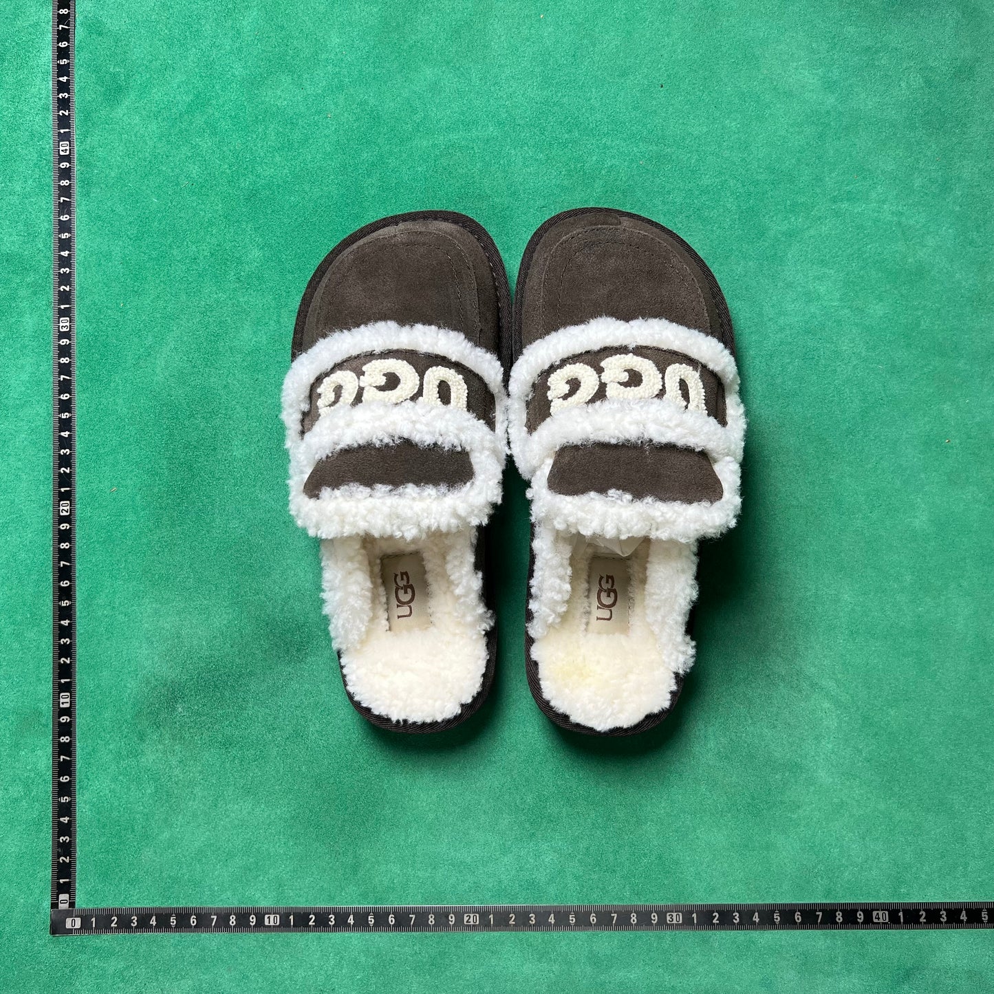 UGG