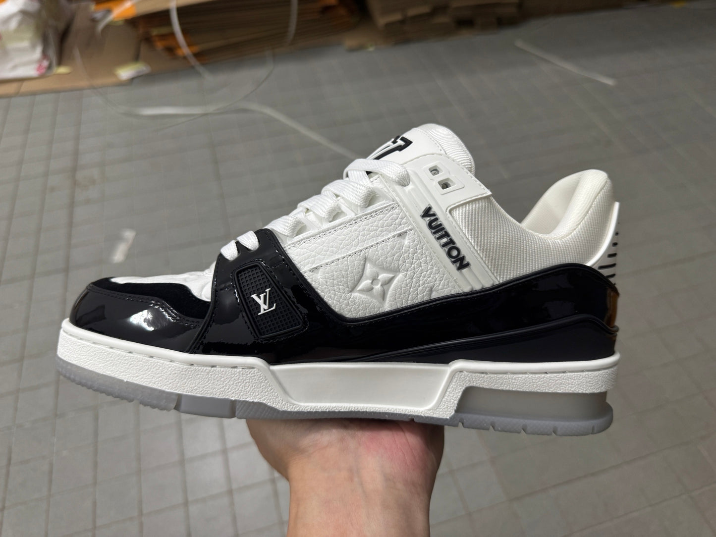 Trainer White and Black