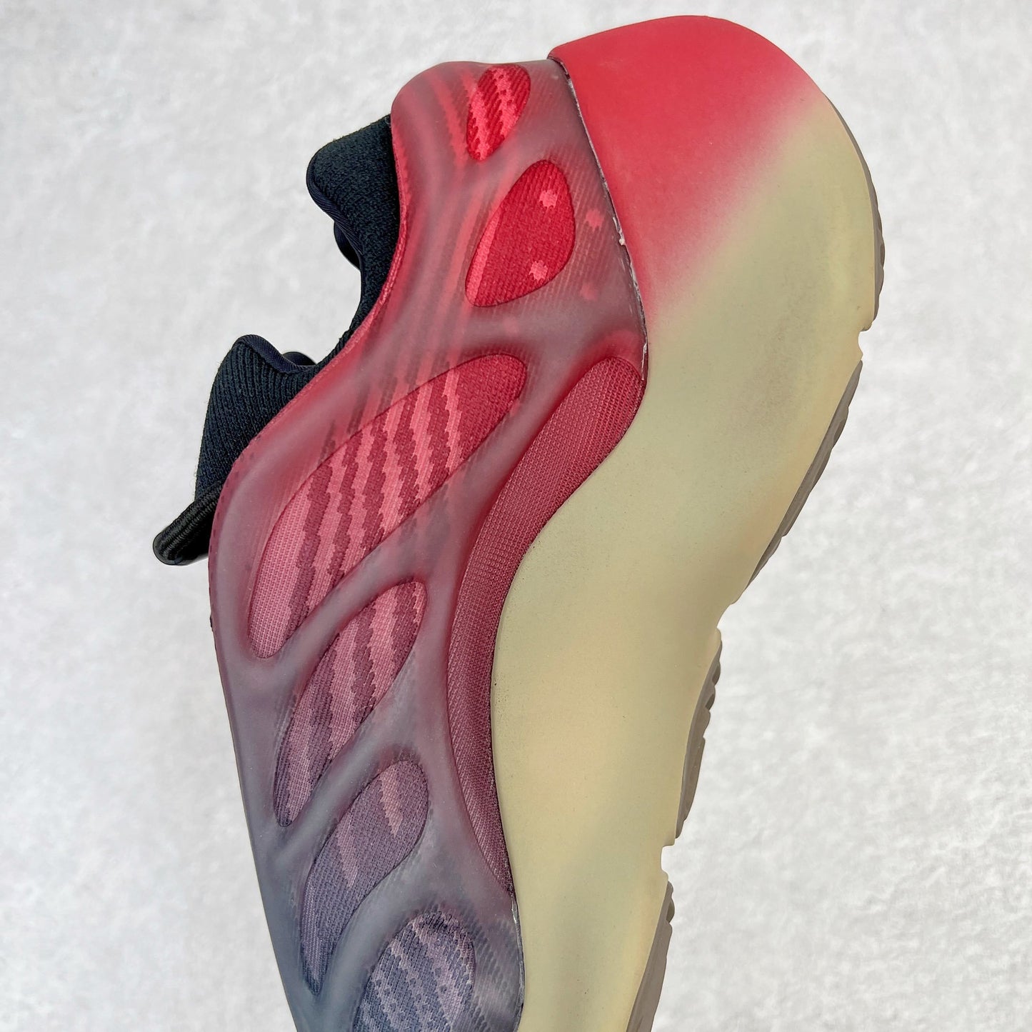 700 V3 Fade Carbon