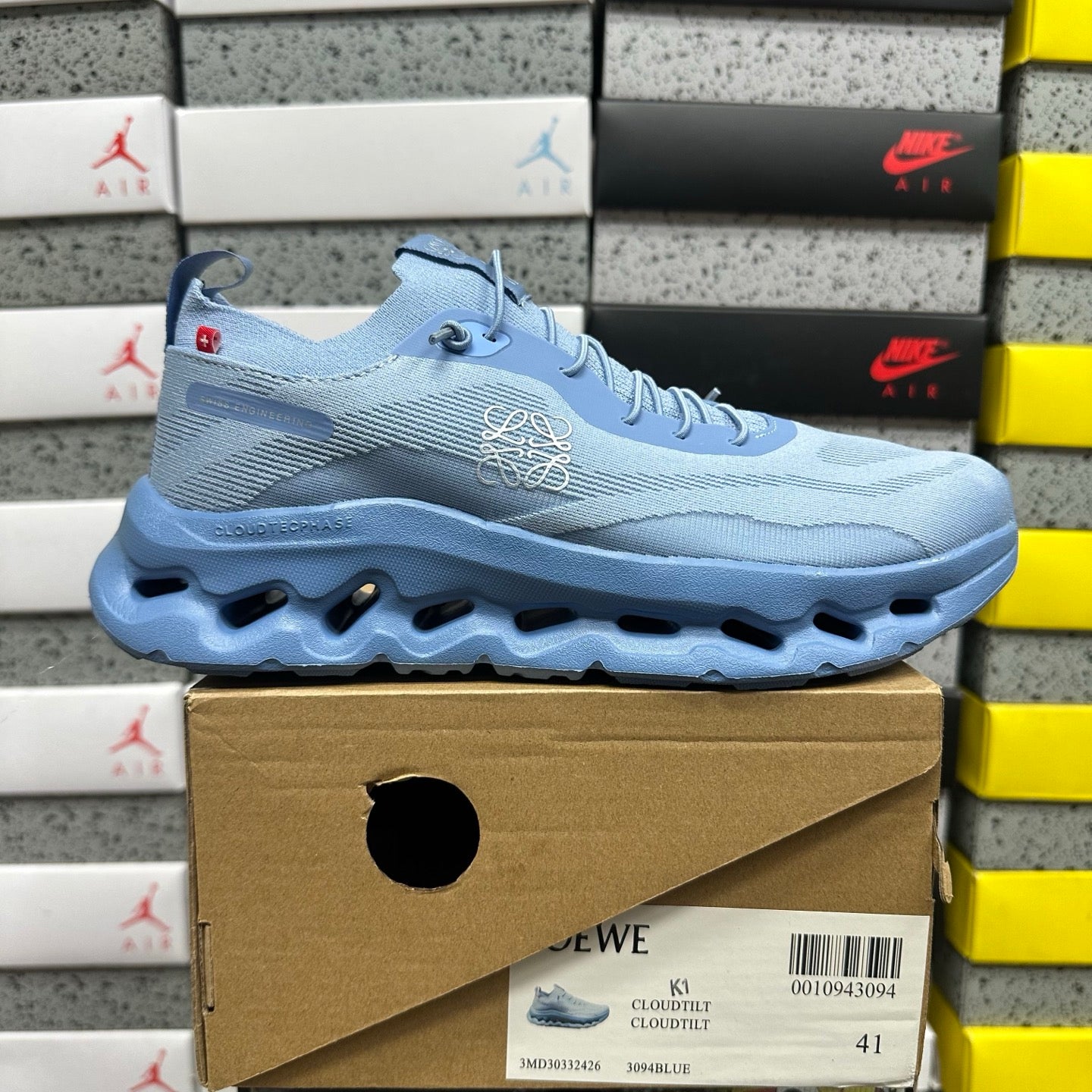Cloudtilt Loewe Blue