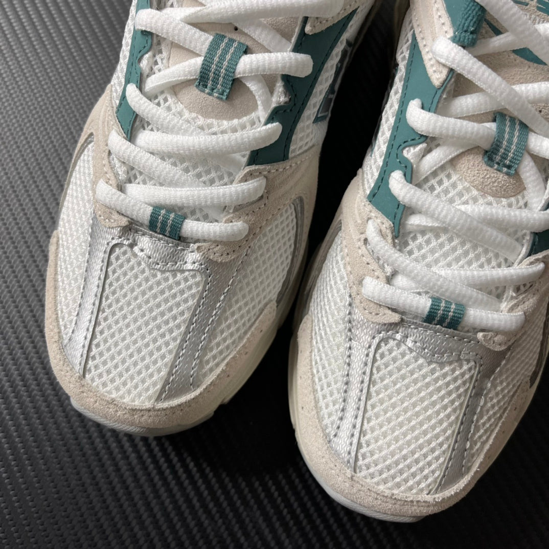 530 White Grey Green