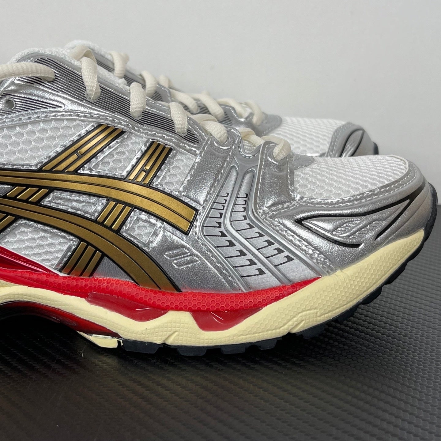 Kayano 14 White / Gold / Red
