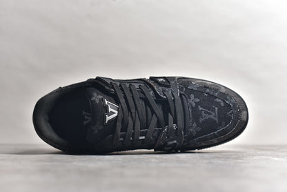 Trainer Black