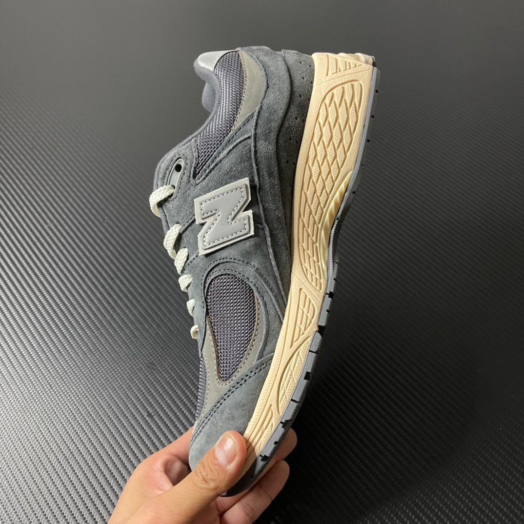 2002R Grey Carbon