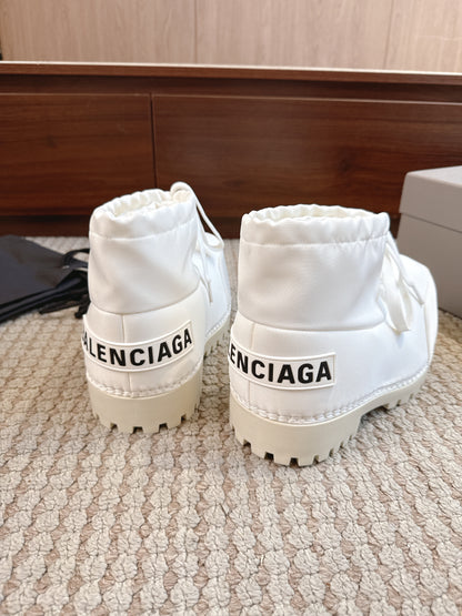 BLG Alaska Suede Boots White