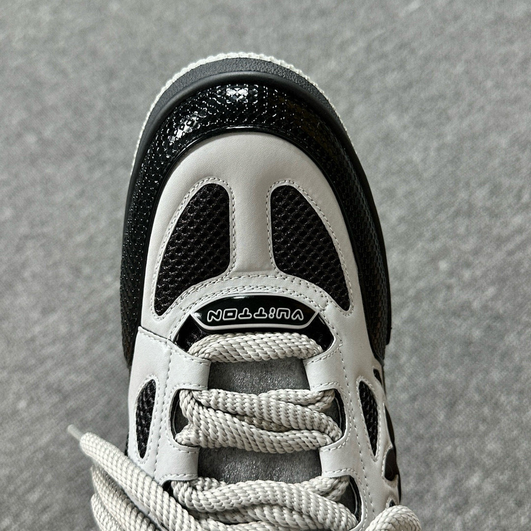 Skate Black and White