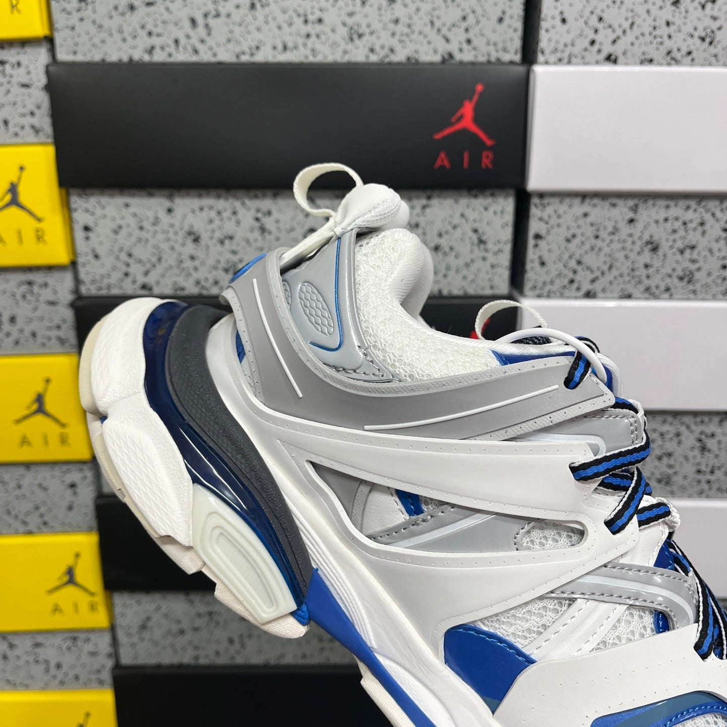 BLG Track White Blue
