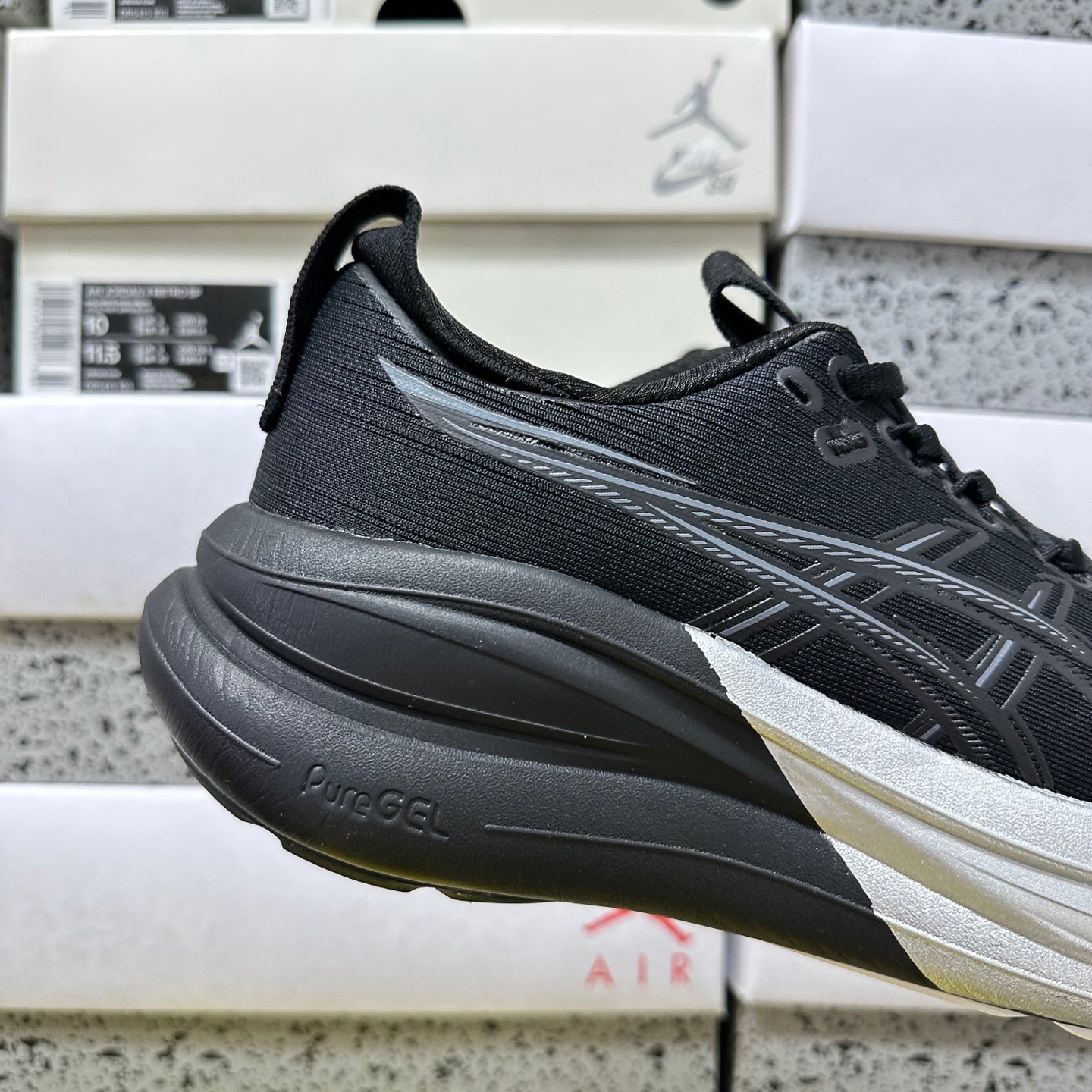 GEL-NIMBUS 28 Black/Silver