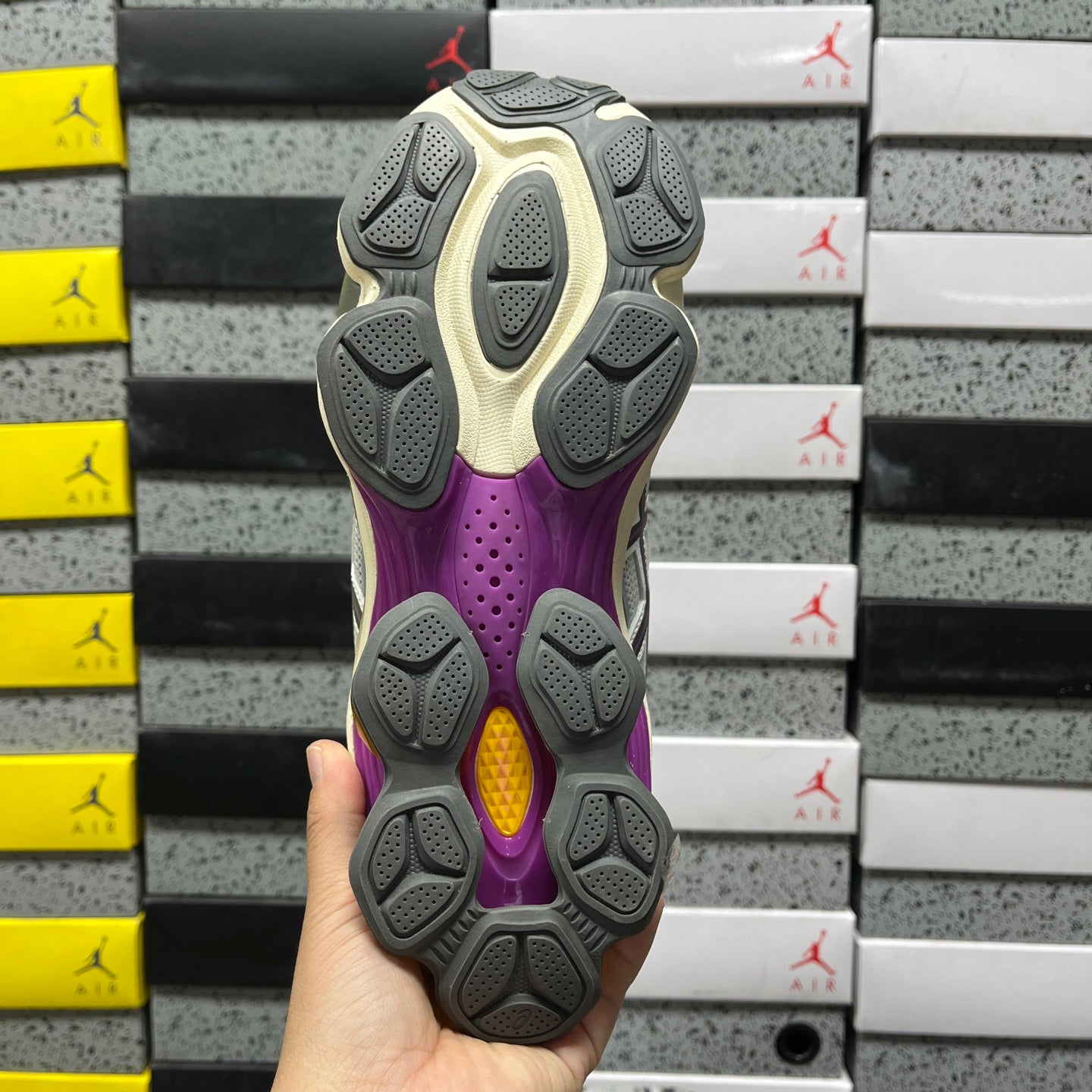 Gel-Kinetic Fluent White and Purple