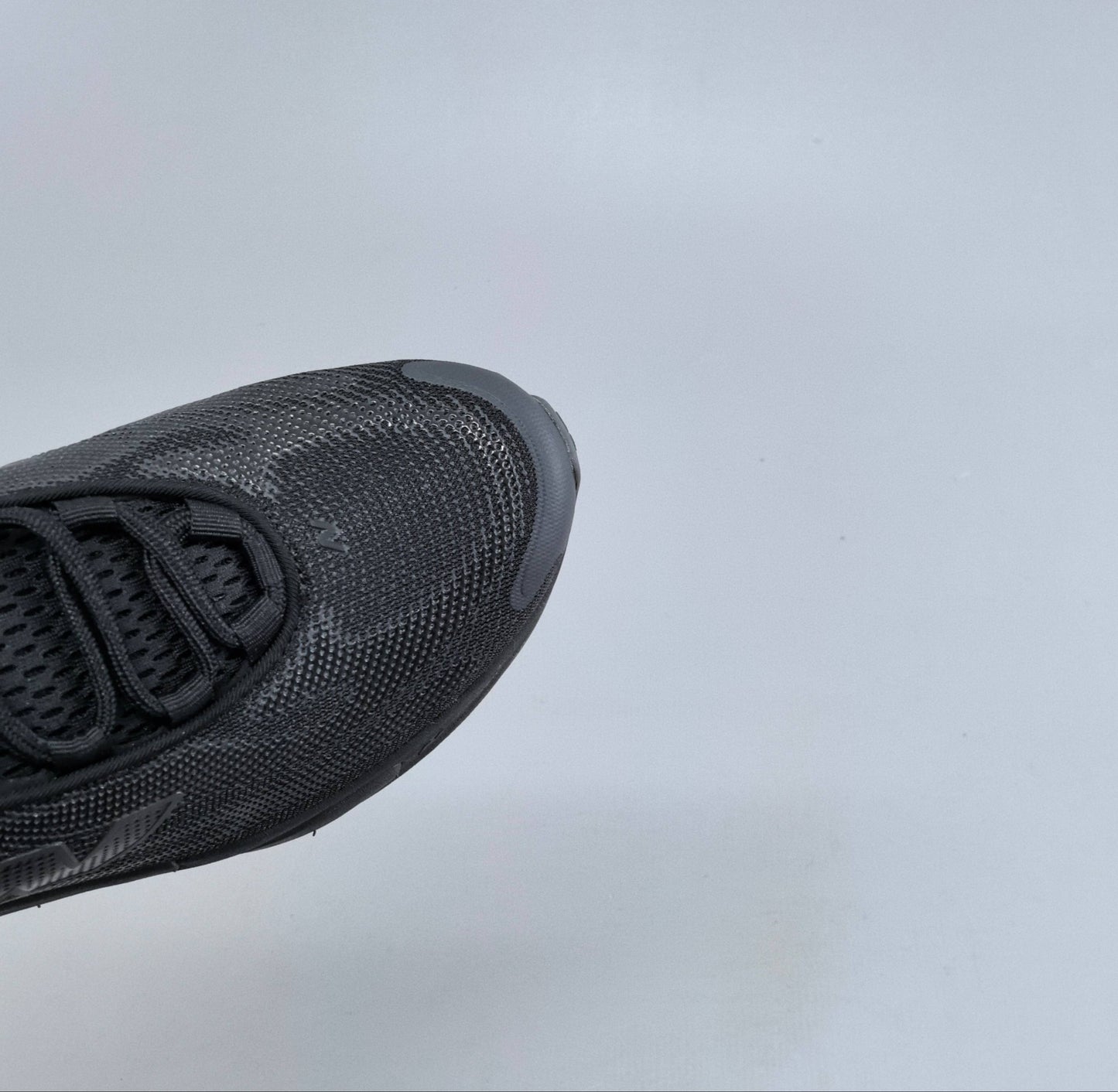 AC Runner Black
