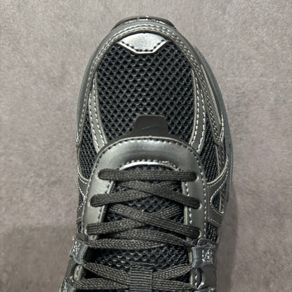 V2K Run Triple Black