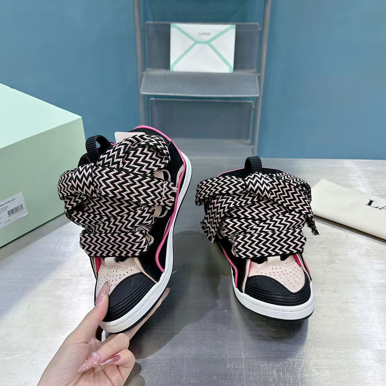 Curb Black