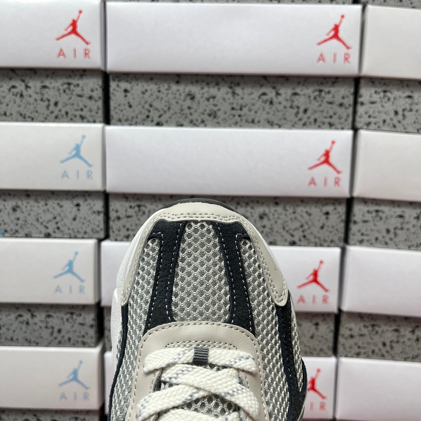 Vomero 5 Metallic Silver