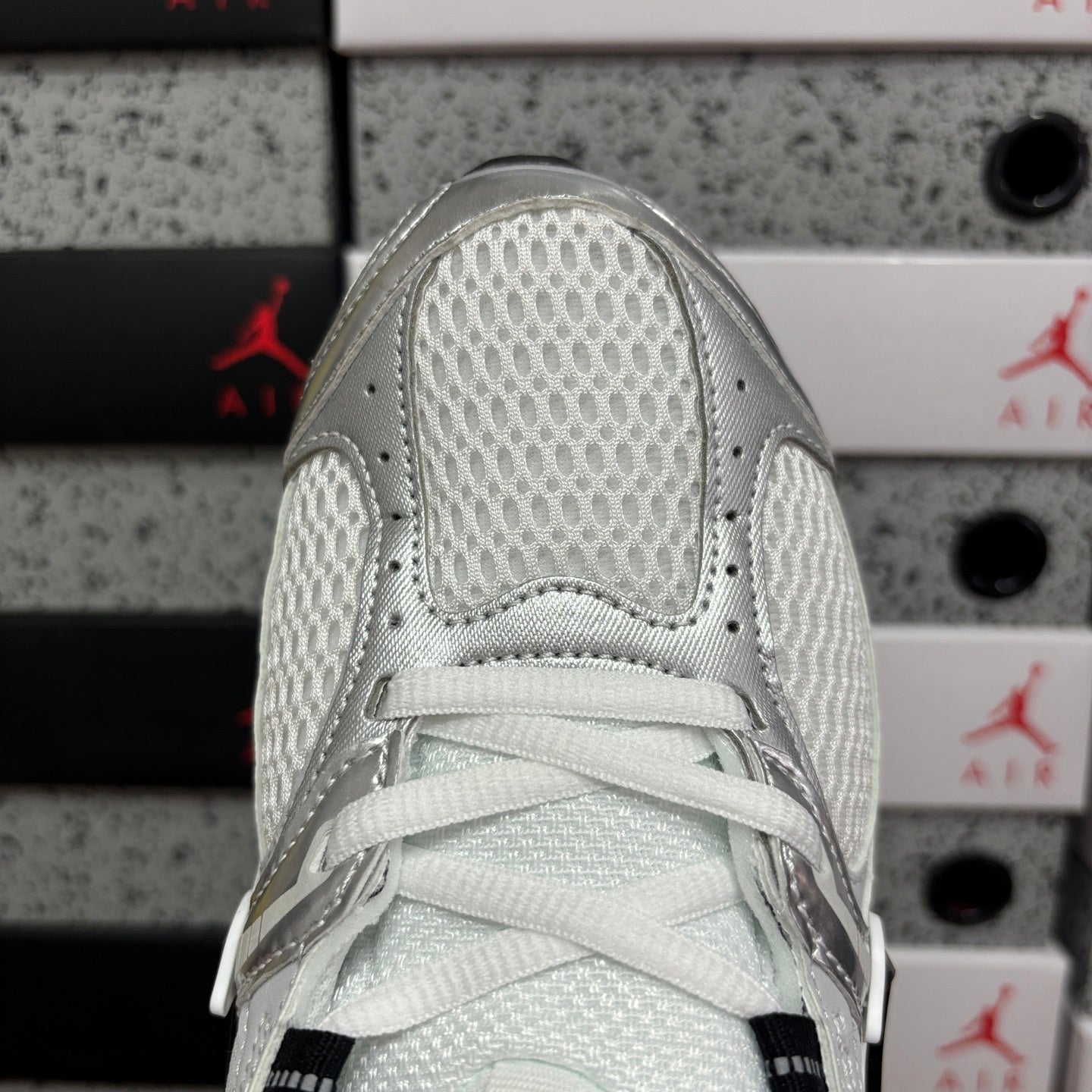 V5 RNR White / Black